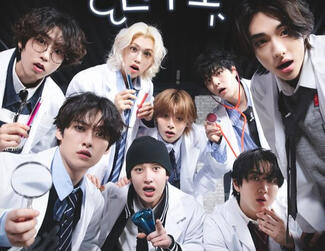 STRAY KIDS